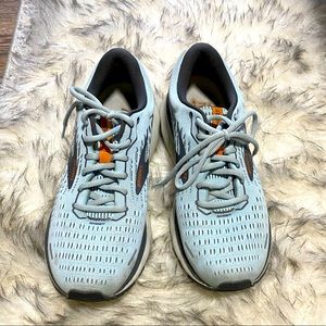 Women’s Brooks running shoes